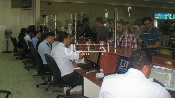 ايقاف 11 مطلوبا على معبر الكرامة